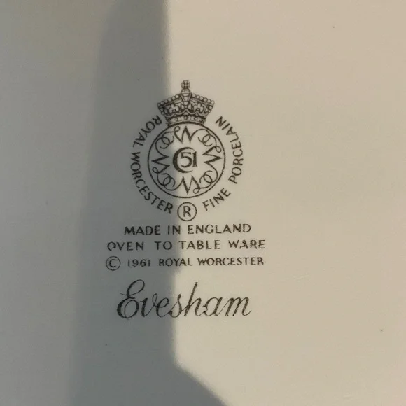 Royal Worcester Elegant White Fruit Design Serving Bowl - Picture 2 of 4